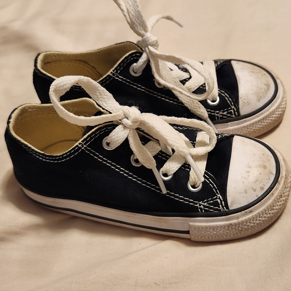 Converse Kids Size 8 - Picture 3 of 6